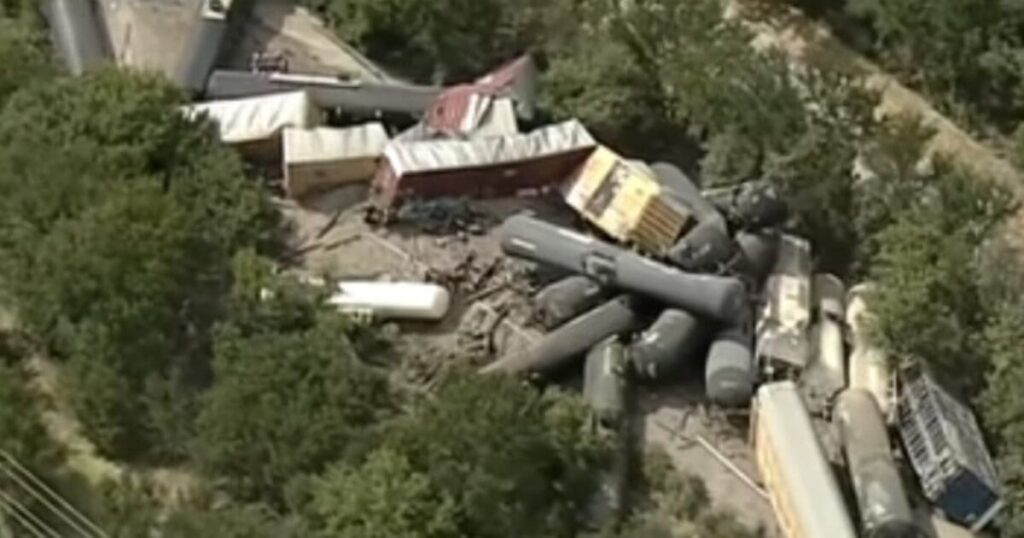 Texas Train Derailment Prompts Emergency Response * 100PercentFedUp.com * by Danielle