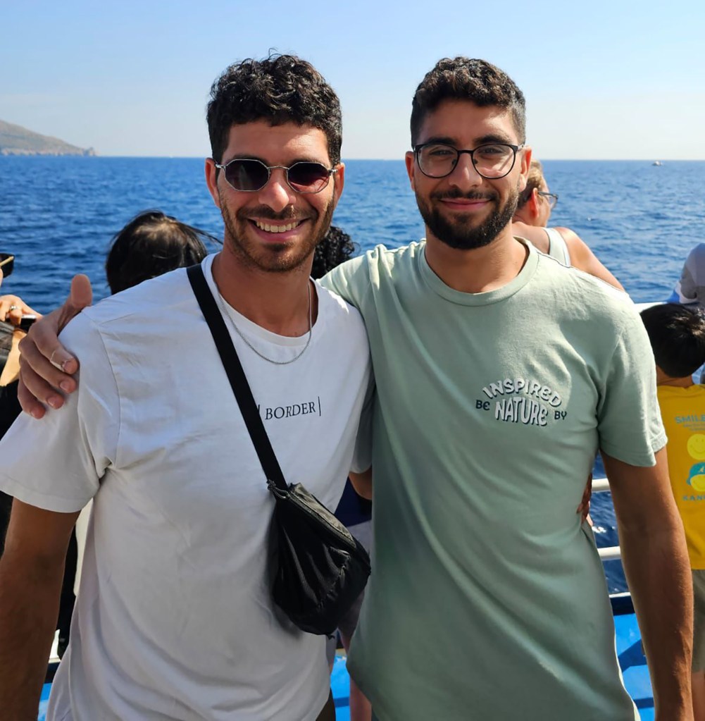 Israeli hostage Evyatar David (right) and brother Ilay, (left