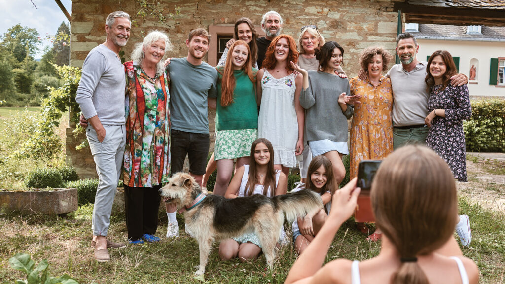 Satire news: stepchild asked to take family picture