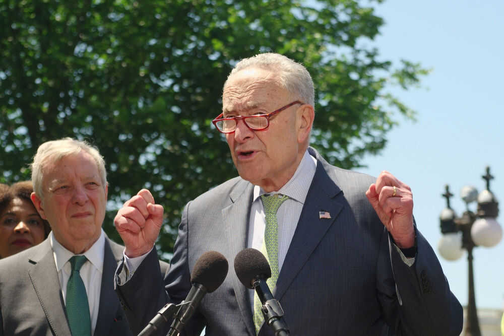 Politics: congress faces looming deadline as shutdown threatens federal operations