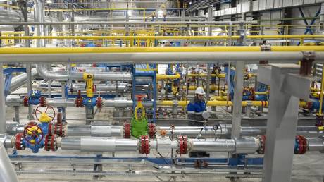 Politics: gazprom seals agreement on ‘world’s biggest project’ with china