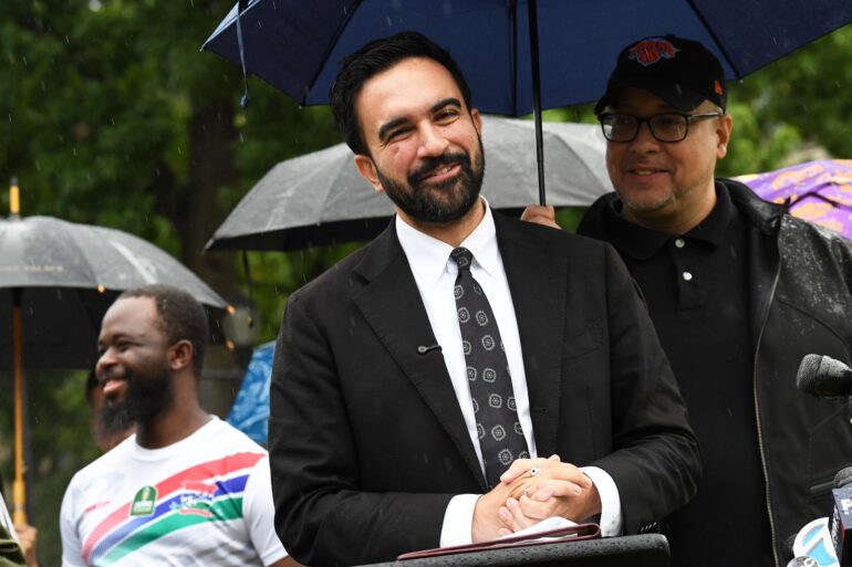 Politics: hochul kowtowing to mamdani shows dems will put party