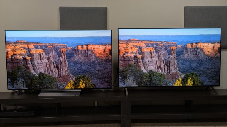 LG C5 (left) and LG B5 (right) showing canyon at sunrise on screen