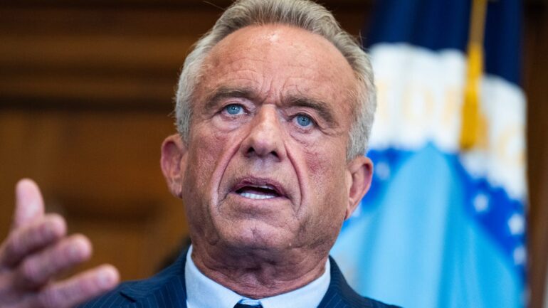 Travel & lifestyle: more than 1,000 health workers demand rfk