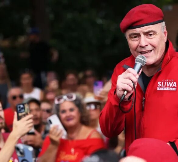 NEW YORK, NEW YORK - AUGUST 27: Guardian Angels founder Curtis Sliwa speaks during an anti-migrant rally and protest outside of Gracie Mansion on August 27, 2023 in New York City. Guardian Angels founder Curtis Sliwa was joined by local officials and hundreds of protestors, as he held another anti-migrant protest after staging several in Brooklyn and Queen against the migrant relief shelters in the boroughs. NYPD made several arrests, including Sliwa and two supporters who were arrested for civil disobedience. According to the latest data from the city, there are more than 59,000 migrants in city shelters, with hundreds more arriving every week. (Photo by Michael M. Santiago/Getty Images)