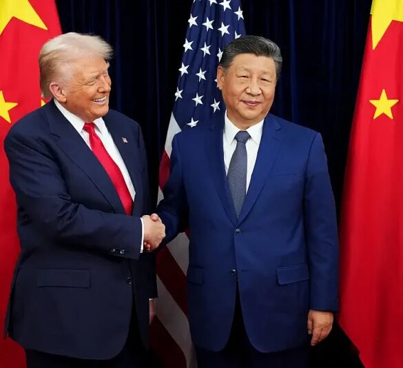 BUSAN, SOUTH KOREA - OCTOBER 30: U.S. President Donald Trump greets Chinese President Xi Jinping ahead of a bilateral meeting at Gimhae Air Base on October 30, 2025 in Busan, South Korea. Trump is meeting Xi for the first time since taking office for his second term, following months of growing tension between both countries. (Photo by Andrew Harnik/Getty Images)