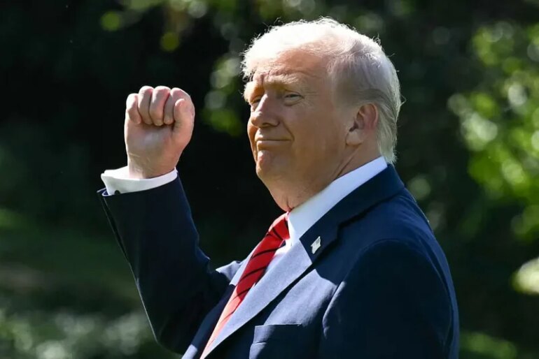 TOPSHOT - US President Donald Trump gestures as he walks to Marine One on the South Lawn of the White House in Washington, DC, on October 10, 2025, on his way to Walter Reed National Military Medical Center to receive a medical checkup. (Photo by SAUL LOEB / AFP) (Photo by SAUL LOEB/AFP via Getty Images)