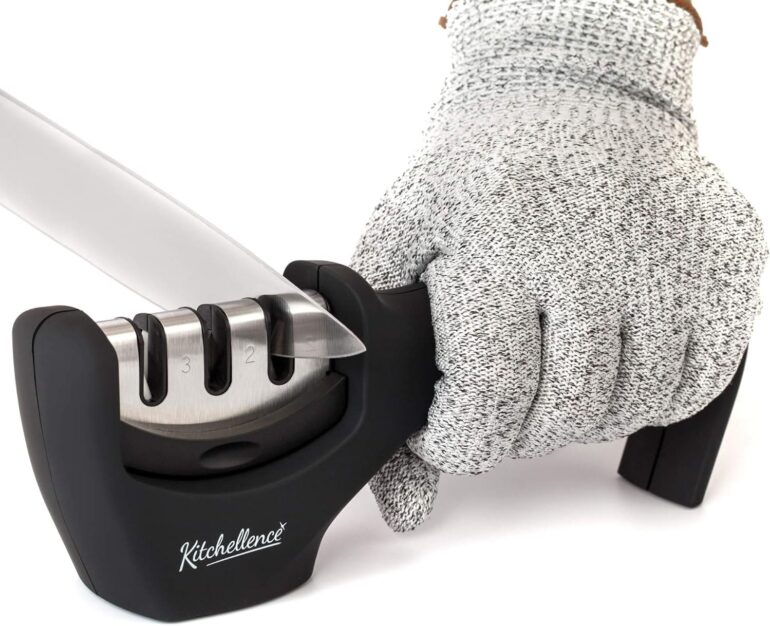 Why Preppers Need A Knife Sharpener When SHTF * 100PercentFedUp.com * by Noah