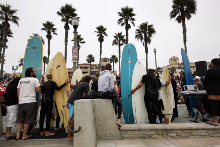 Politics: 5 injured in helicopter crash near famous california beach