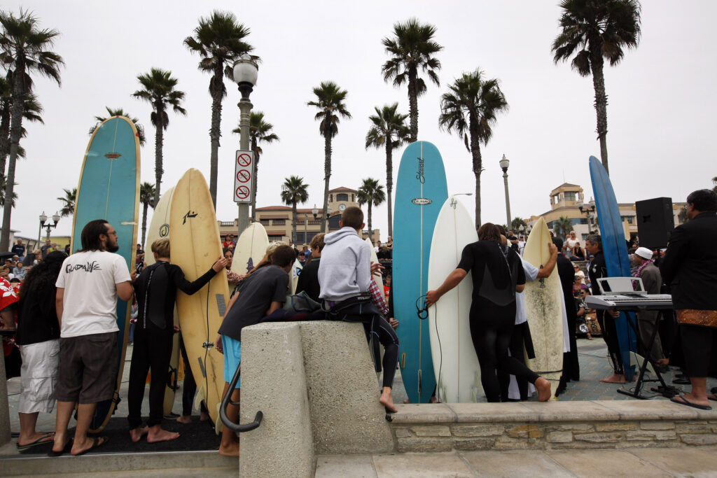 Politics: 5 injured in helicopter crash near famous california beach