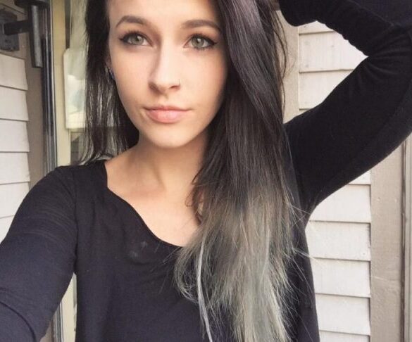 Casey Fischer College Girl Buys Meal For Homeless Man Then He Hands Her Crumpled Note