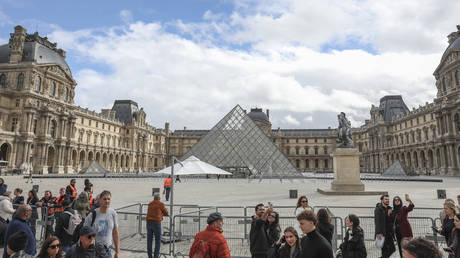 Politics: louvre heist was ‘inside job’ – telegraph – ussa