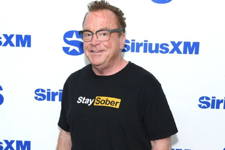 Tom Arnold in a black "Stay Sober" t-shirt and jeans at SiriusXM Studios