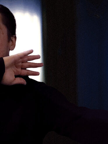 Satire news: real life dracula recoils after seeing woman on dating