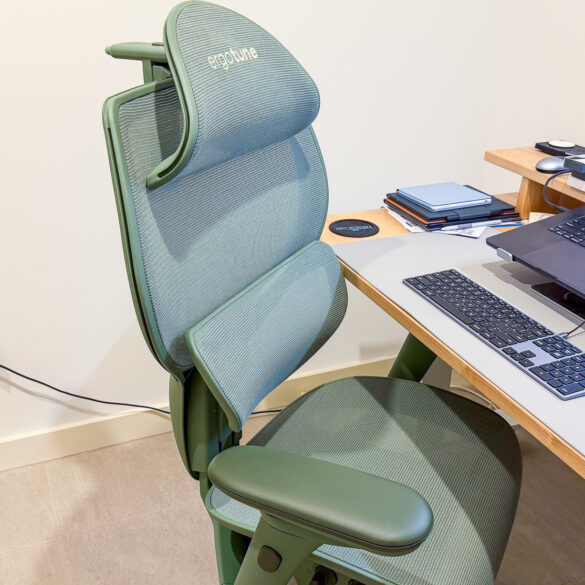 ErgoTune Vesby office chair at a desk
