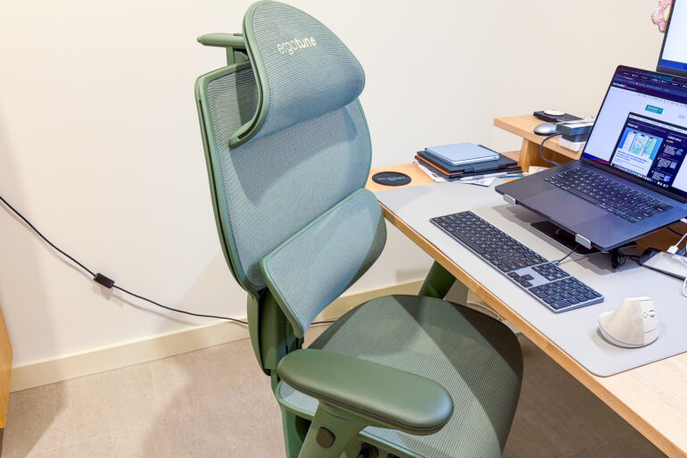 ErgoTune Vesby office chair at a desk