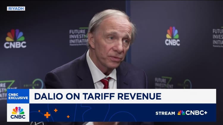 Bridgewater founder Ray Dalio: Market is showing signs of a bubble