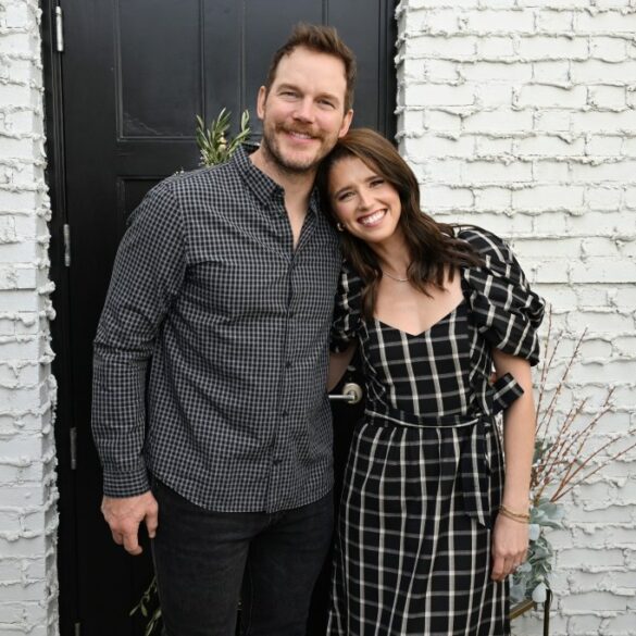Chris Pratt and Katherine Schwarzenegger posing together.