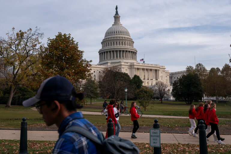 Politics: democrats bet americans won't wise up to shutdown games