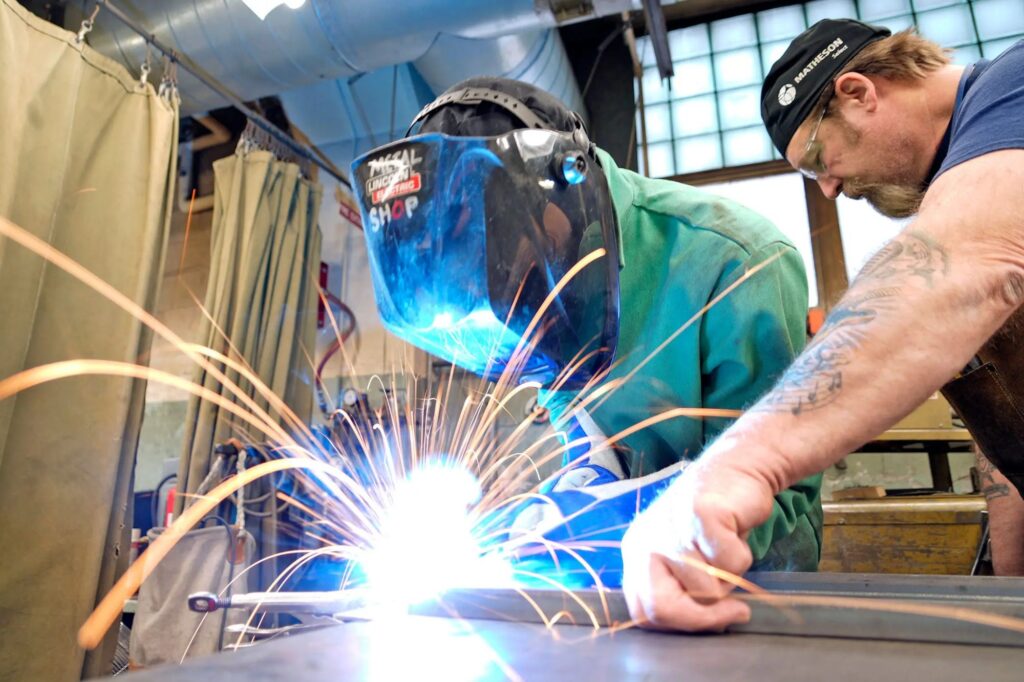 Politics: how congress and industry can fill the jobs trump