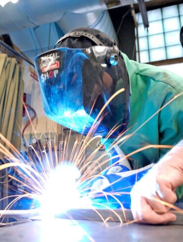 Politics: how congress and industry can fill the jobs trump