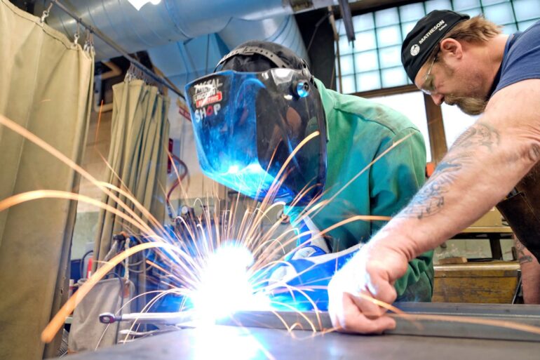 Politics: how congress and industry can fill the jobs trump