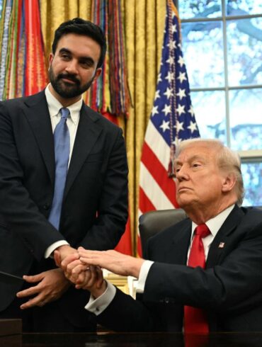 Donald Trump shaking hands with Zohran Mamdani in the Oval Office.