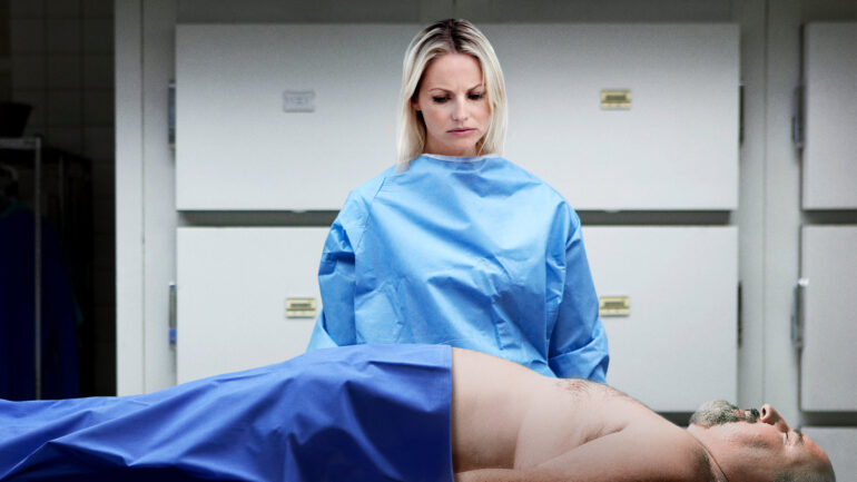 Satire news: medical student practices fat shaming on cadaver