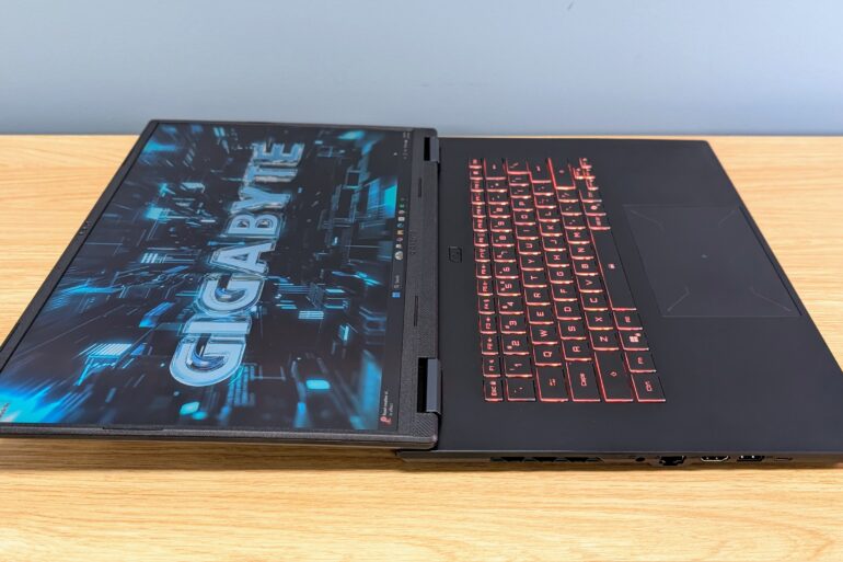 Gigabyte Gaming A16 Pro lie flat screen