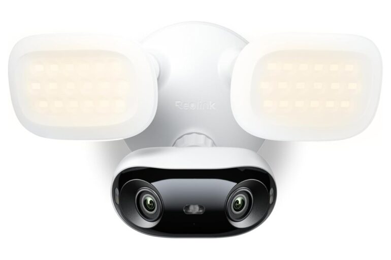 Reolink security camera with two floodlights.
