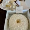 Tom Cruise's coconut cake with a card addressed to Rosie O'Donnell.
