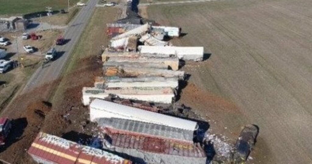 Train Derails In Kentucky, Shelter In Place Ordered After Chemical Leak Reported * 100PercentFedUp.com * by Anthony