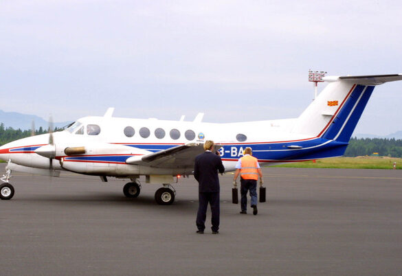 Politics: airplane makes aviation history by landing itself after in flight