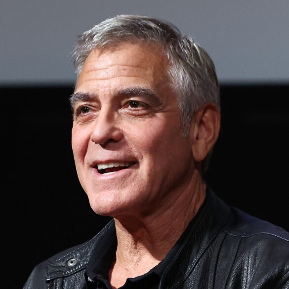 Satire news: george clooney, 1,000 paparazzi granted french citizenship
