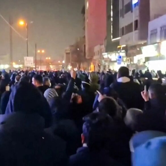 Politics: iranian protesters are showing courage in the face of