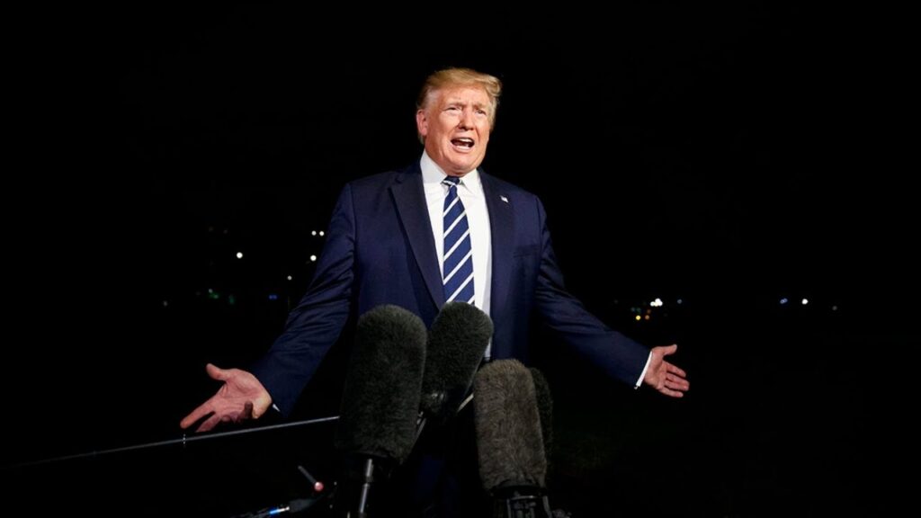 Trump CLASHES with Reporters at Gaggle on Colombia and Venezuela!