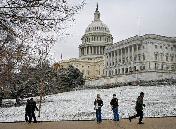 Politics: us hit by snow and cold ahead of holiday