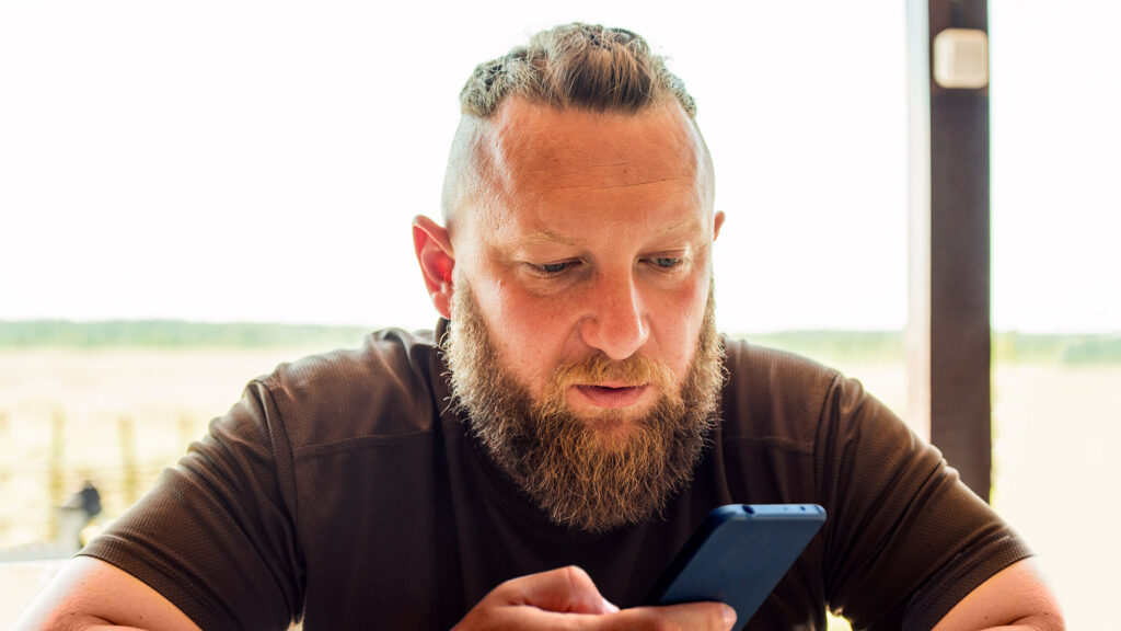 Satire news: apple photos reminds man he was nude in