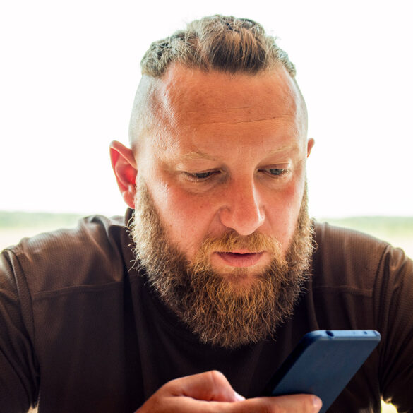 Satire news: apple photos reminds man he was nude in