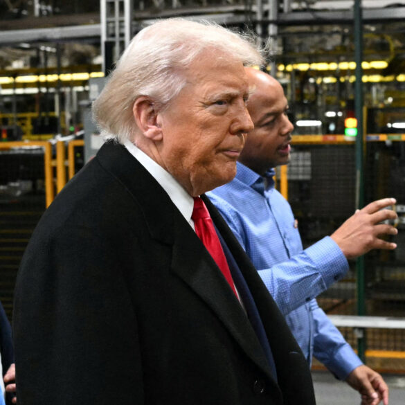 Satire news: pundits praise strength, dexterity required for trump to