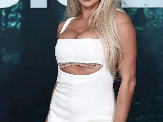 Lindsey Pelas at the "Paradise" TV show season 2 premiere.