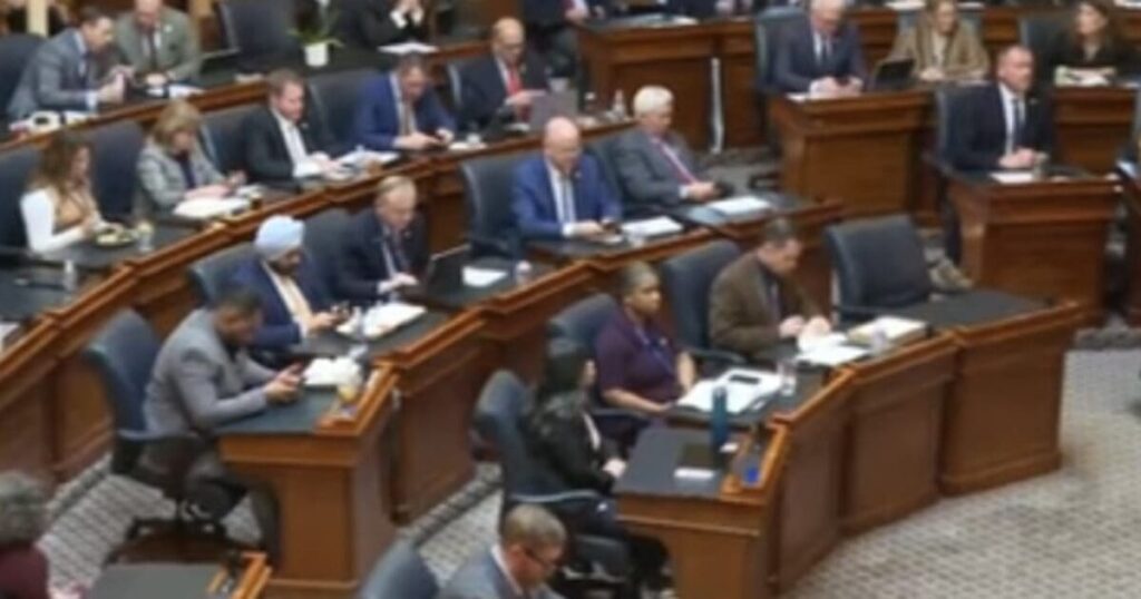 "Massive Win" - Judge HALTS Redistricting Referendum In Blue State * 100PercentFedUp.com * by Danielle