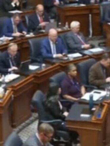 "Massive Win" - Judge HALTS Redistricting Referendum In Blue State * 100PercentFedUp.com * by Danielle