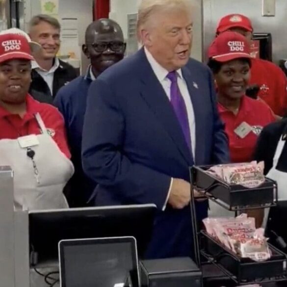 President Trump BELOVED By Fast-Food Workers In Georgia When He Stops In To Buy Burgers! * 100PercentFedUp.com * by Noah