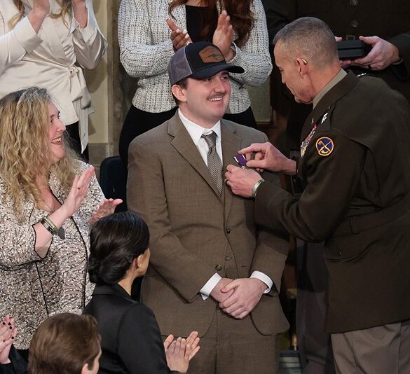 Trump honors fallen and injured West Virginia Guardsmen Beckstrom and Wolfe with Purple Heart – One America News Network