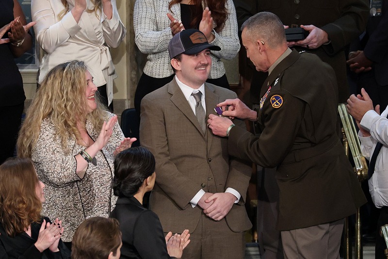 Trump honors fallen and injured West Virginia Guardsmen Beckstrom and Wolfe with Purple Heart – One America News Network