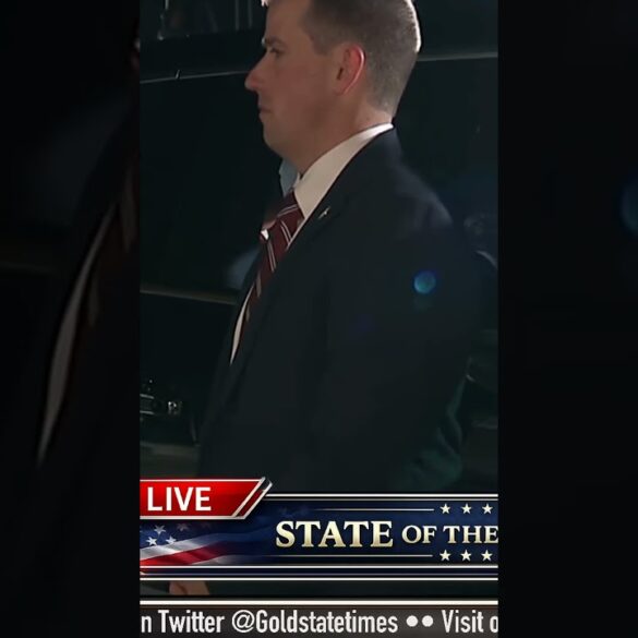 #BREAKING: Trump Exits White House, Heads to State of the Union!