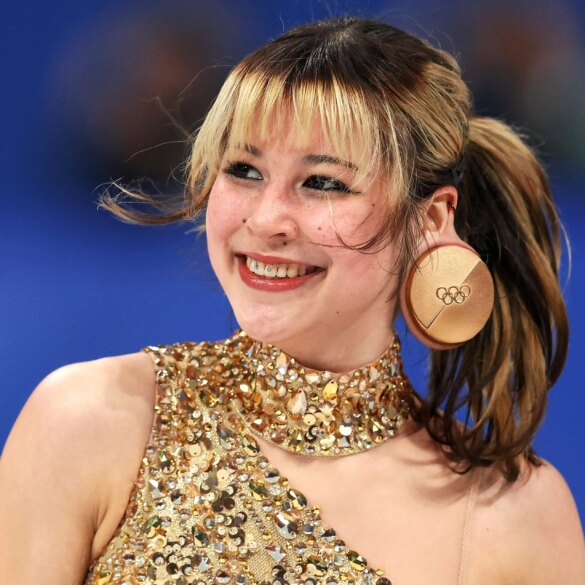 SATIRE NEWS: Alysa Liu Uses Gold Medal To Gauge Ear