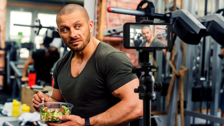 SATIRE NEWS: Bodybuilder Films Self Eating Chicken To Make Sure