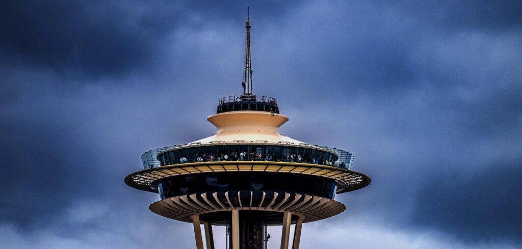 SATIRE NEWS: Drunken Seahawks Fans Climbing Space Needle